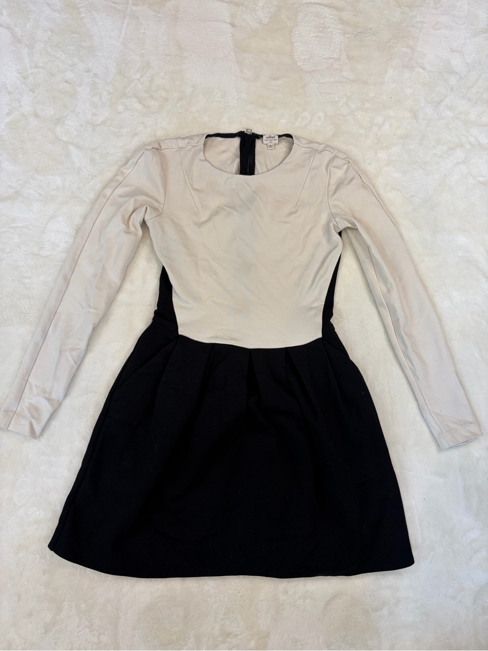 Wilfred by Aritzia Colorblock Fit & Flare Dress Cream Black Long Sleeve Size 2